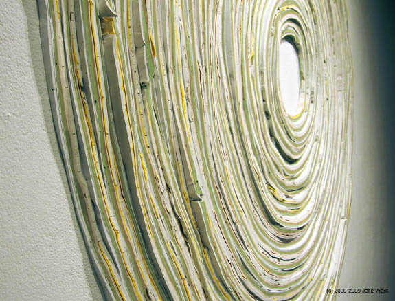 11) White on White_detail01